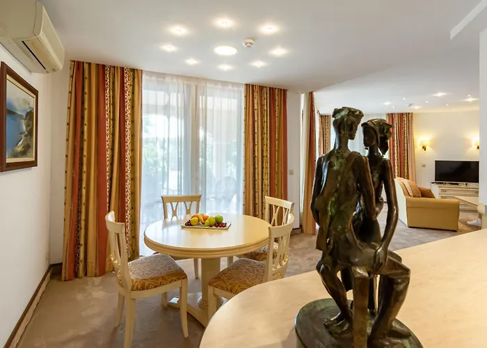 Helena Vip And Villa