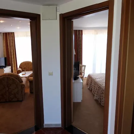 Helena Vip And Villa *