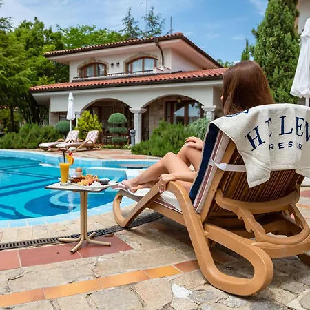 Helena Vip And Villa