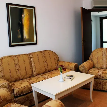 Helena Vip And Villa *