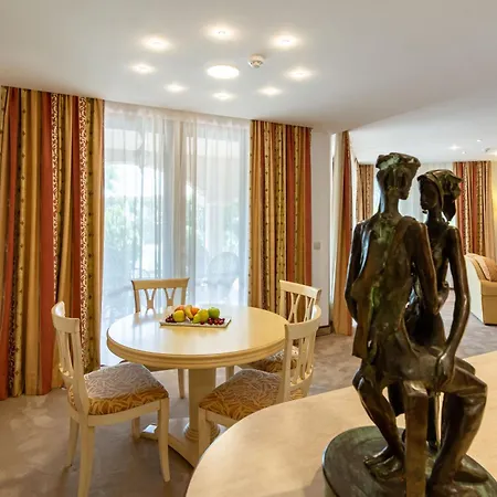 Helena Vip And Villa