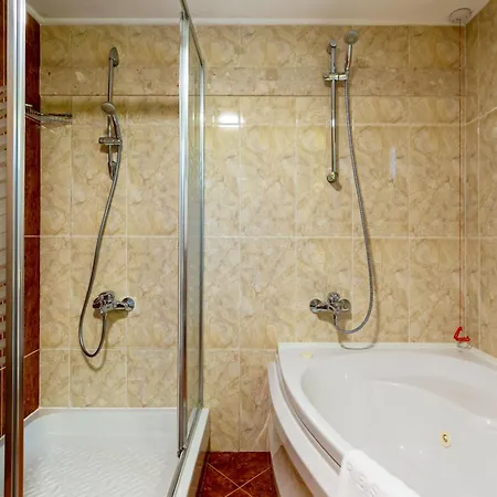 Helena Vip And 阳光海滩