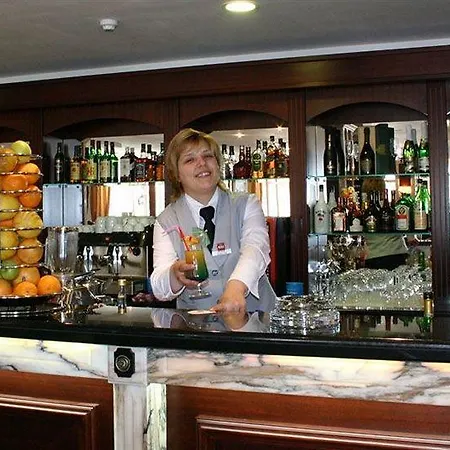 Vilă Helena Vip And *