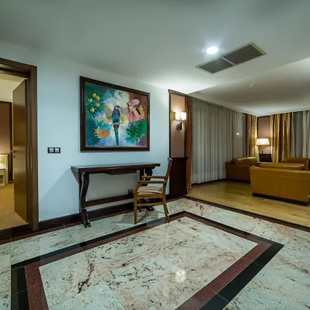 Helena Vip And Villa